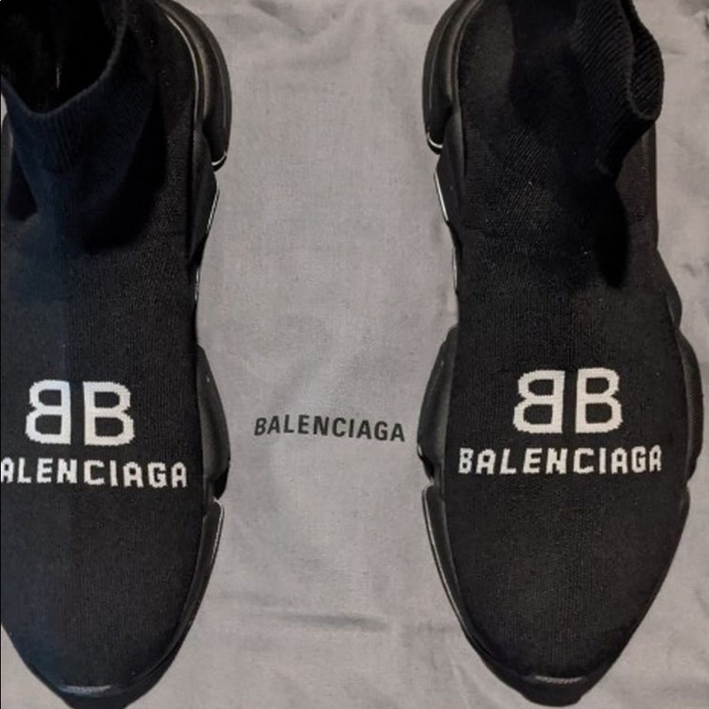Balenciaga - Picture 1 of 3